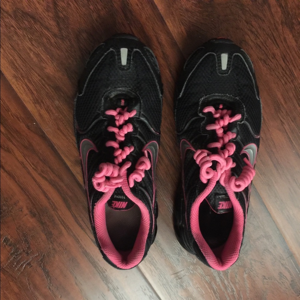 Nike tennis shoes